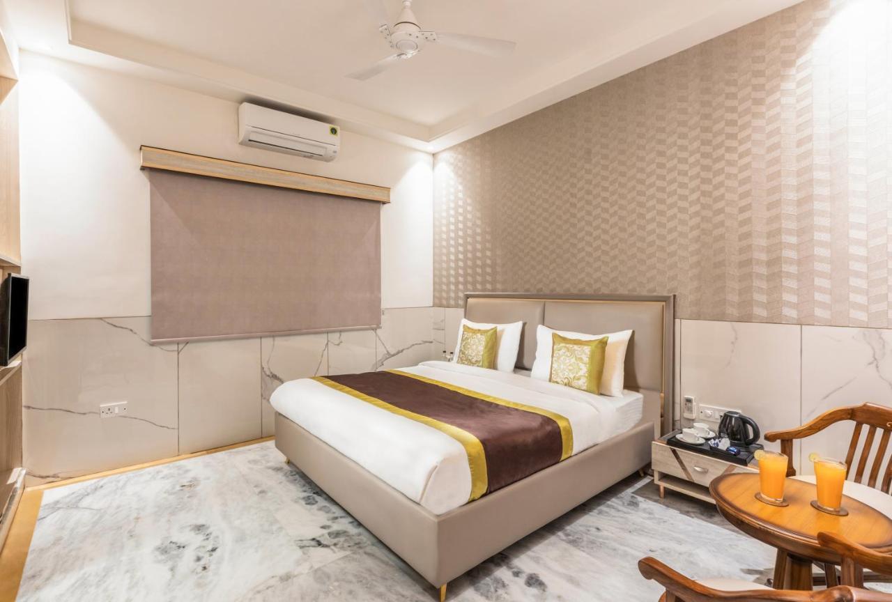 Hotel Star By Star Group- Near Delhi Airport Új-Delhi Kültér fotó