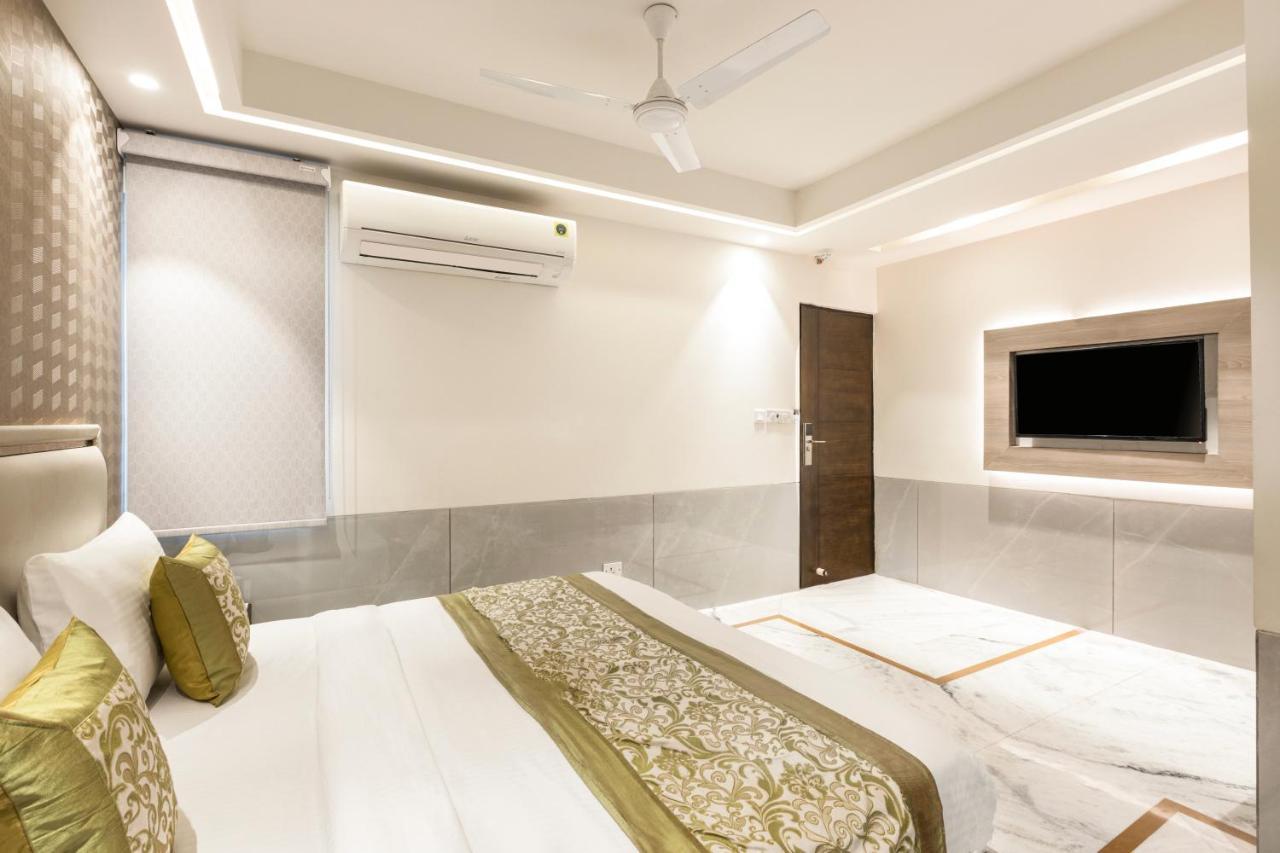 Hotel Star By Star Group- Near Delhi Airport Új-Delhi Kültér fotó