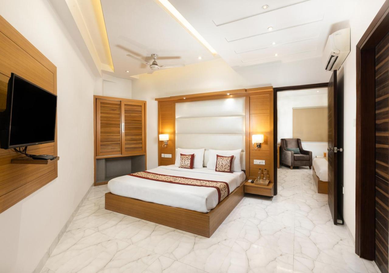 Hotel Star By Star Group- Near Delhi Airport Új-Delhi Kültér fotó