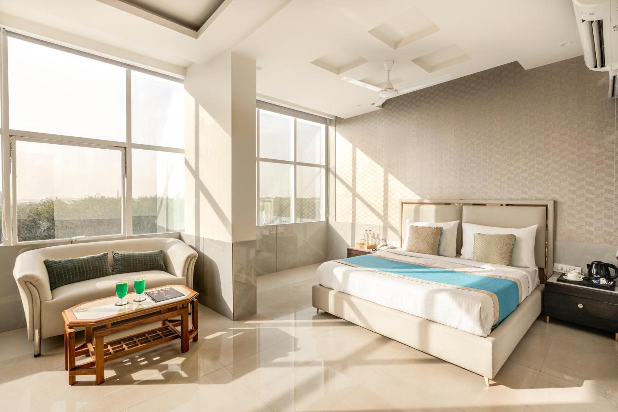 Hotel Star By Star Group- Near Delhi Airport Új-Delhi Kültér fotó