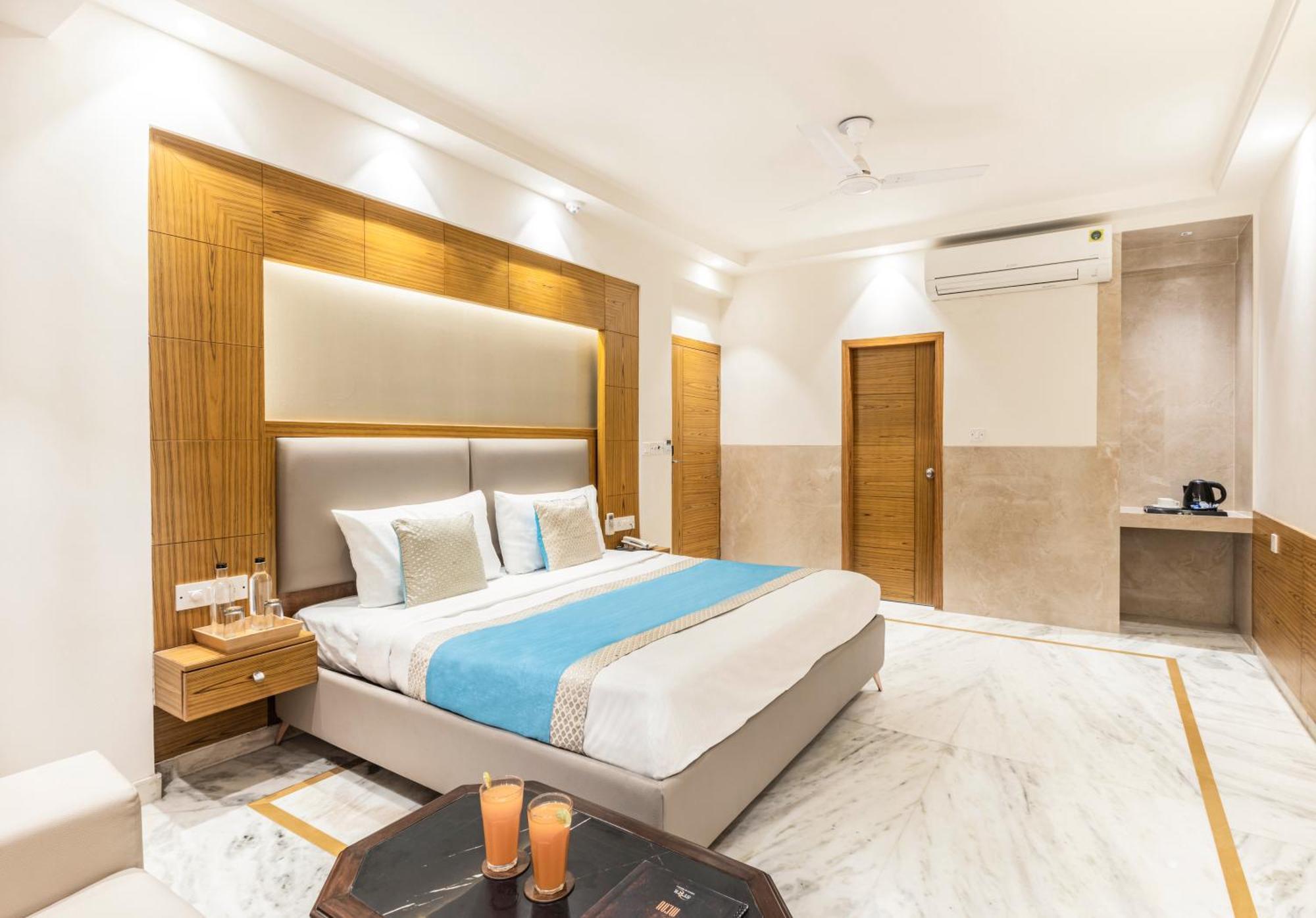 Hotel Star By Star Group- Near Delhi Airport Új-Delhi Kültér fotó