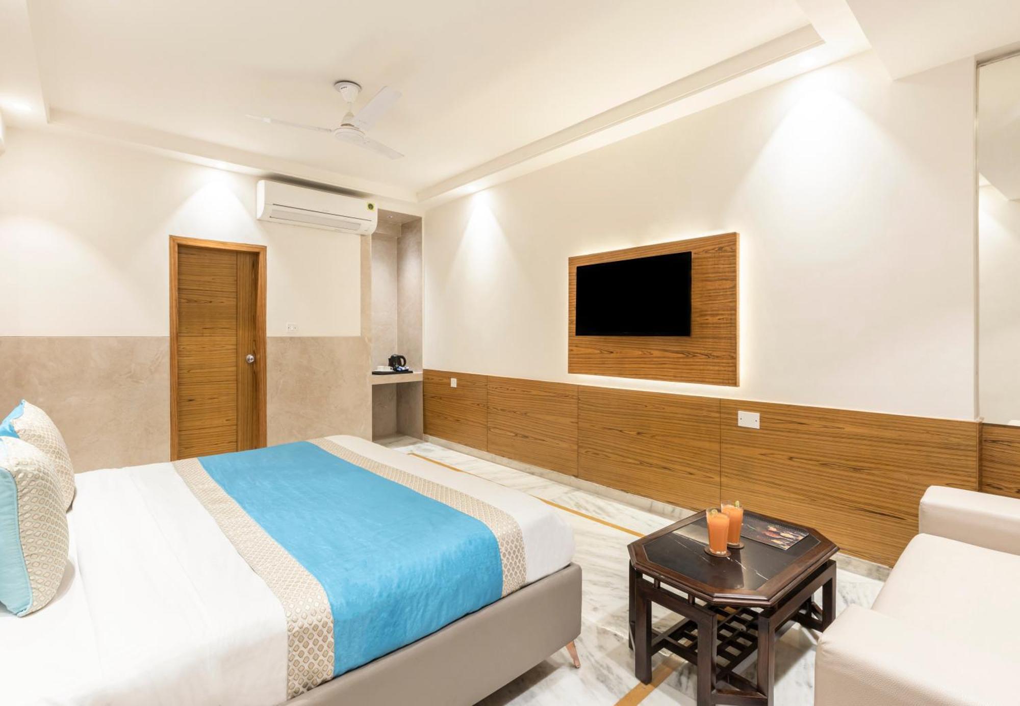 Hotel Star By Star Group- Near Delhi Airport Új-Delhi Kültér fotó