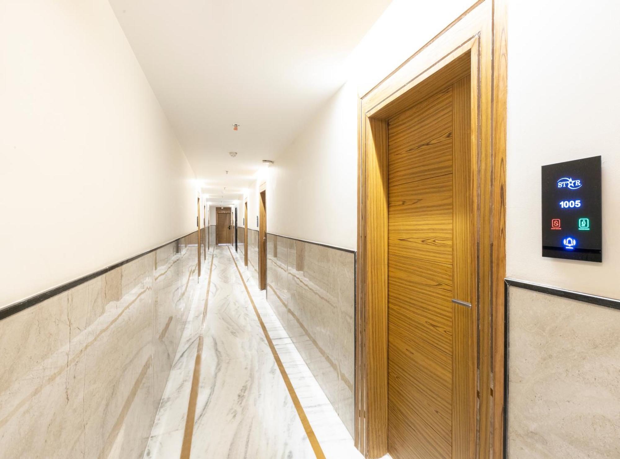 Hotel Star By Star Group- Near Delhi Airport Új-Delhi Kültér fotó