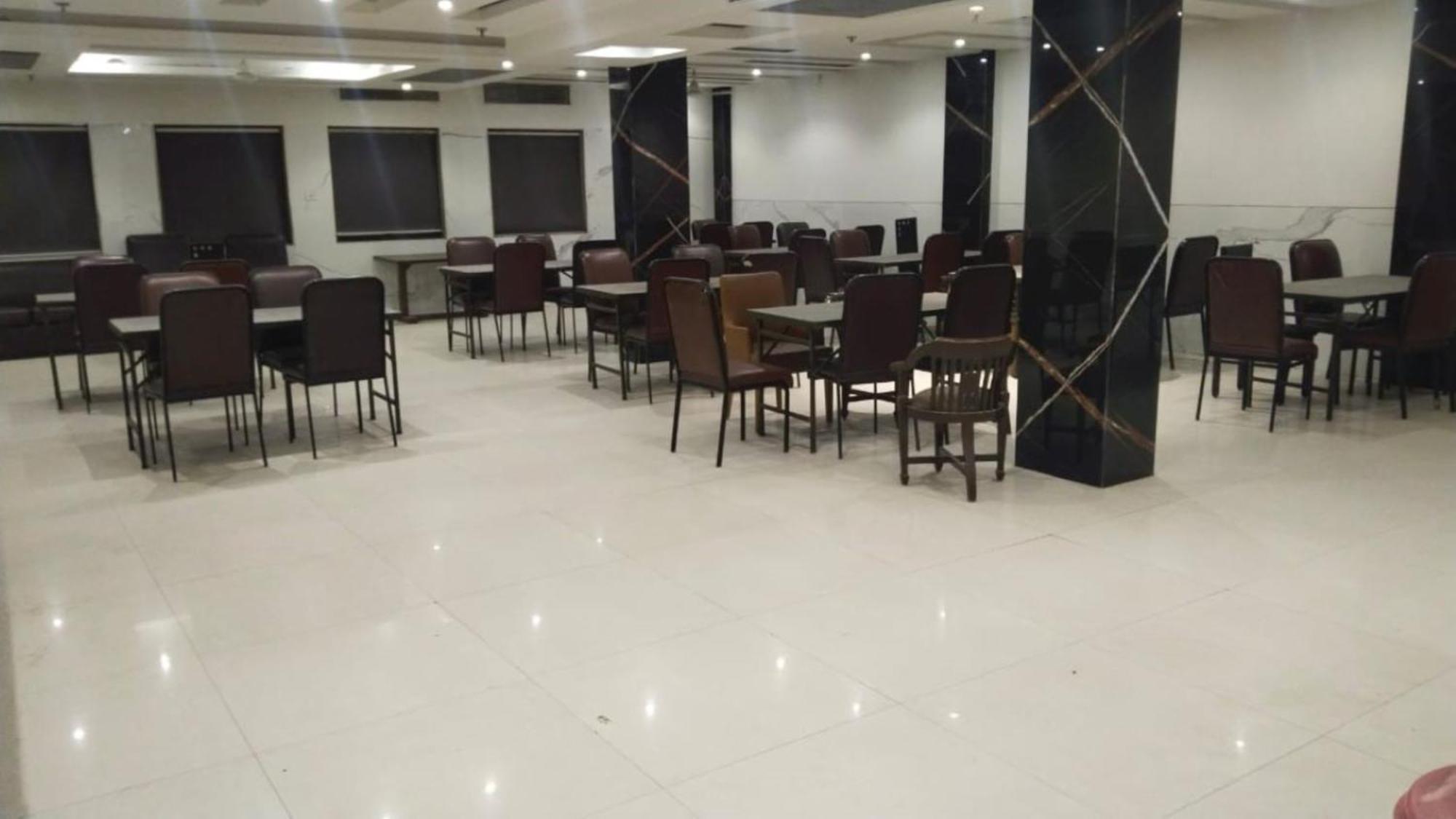 Hotel Star By Star Group- Near Delhi Airport Új-Delhi Kültér fotó