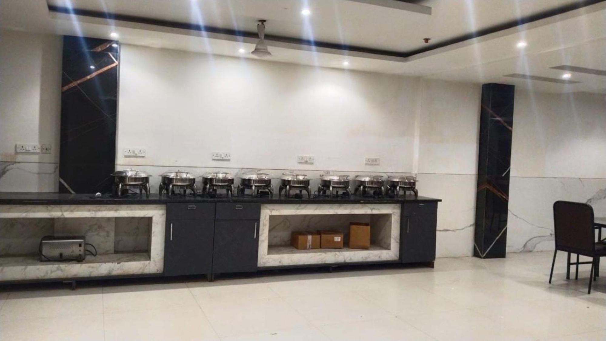 Hotel Star By Star Group- Near Delhi Airport Új-Delhi Kültér fotó