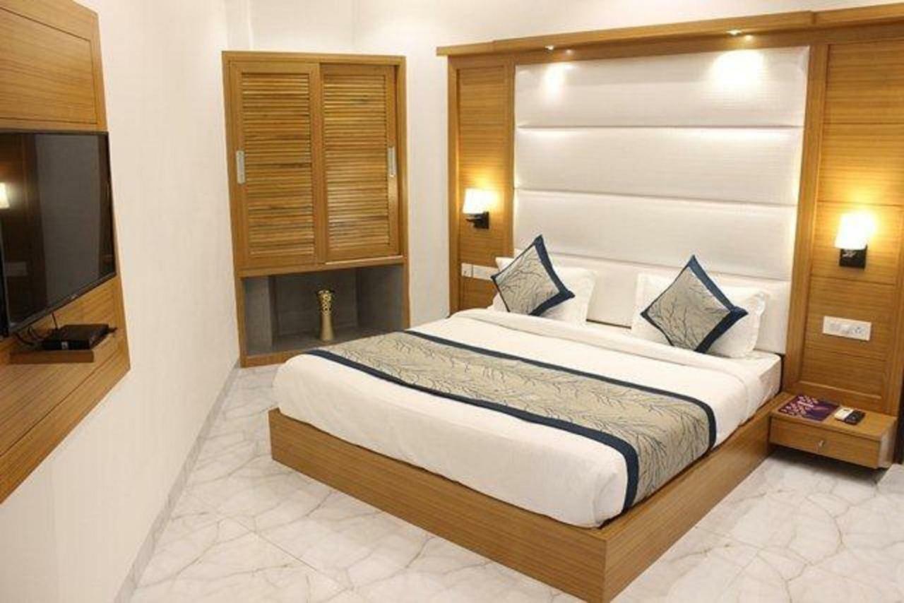 Hotel Star By Star Group- Near Delhi Airport Új-Delhi Kültér fotó