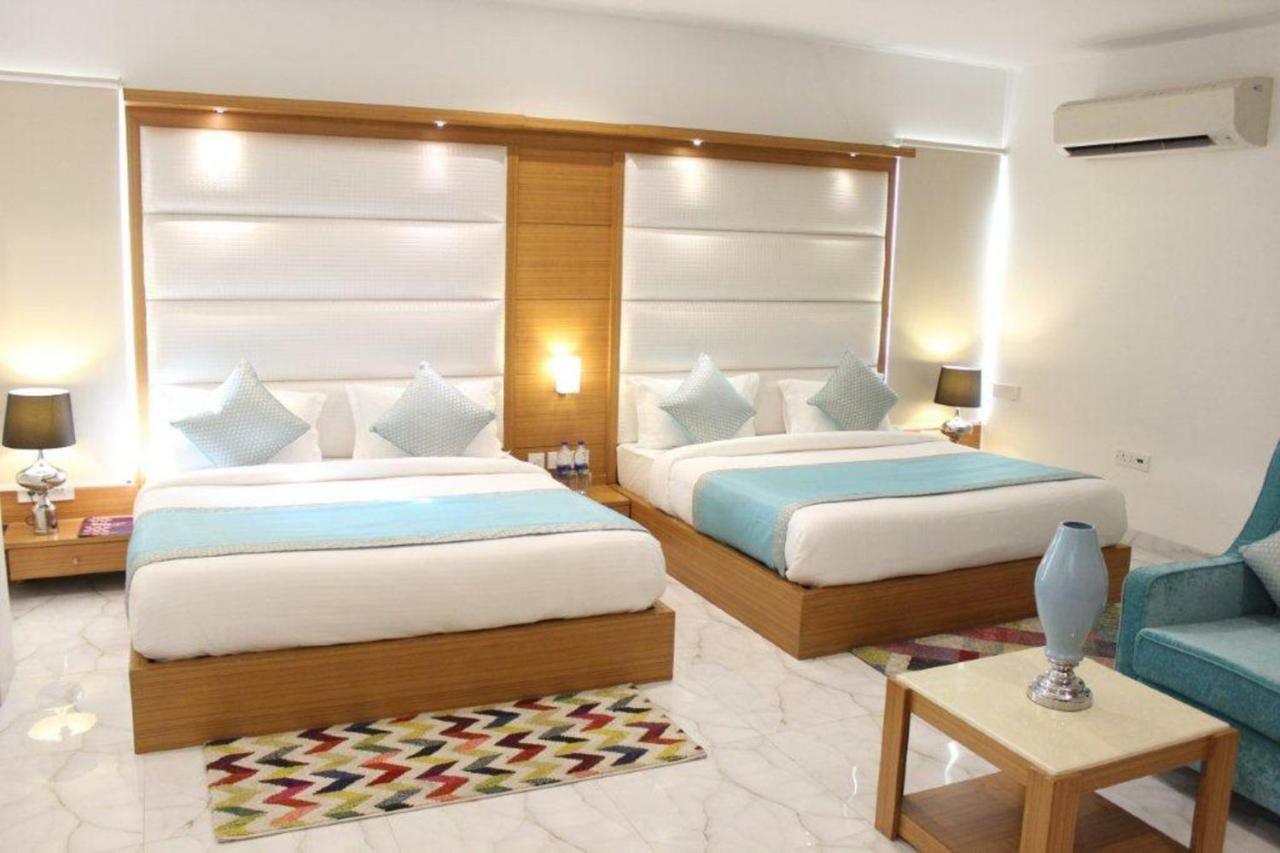 Hotel Star By Star Group- Near Delhi Airport Új-Delhi Kültér fotó