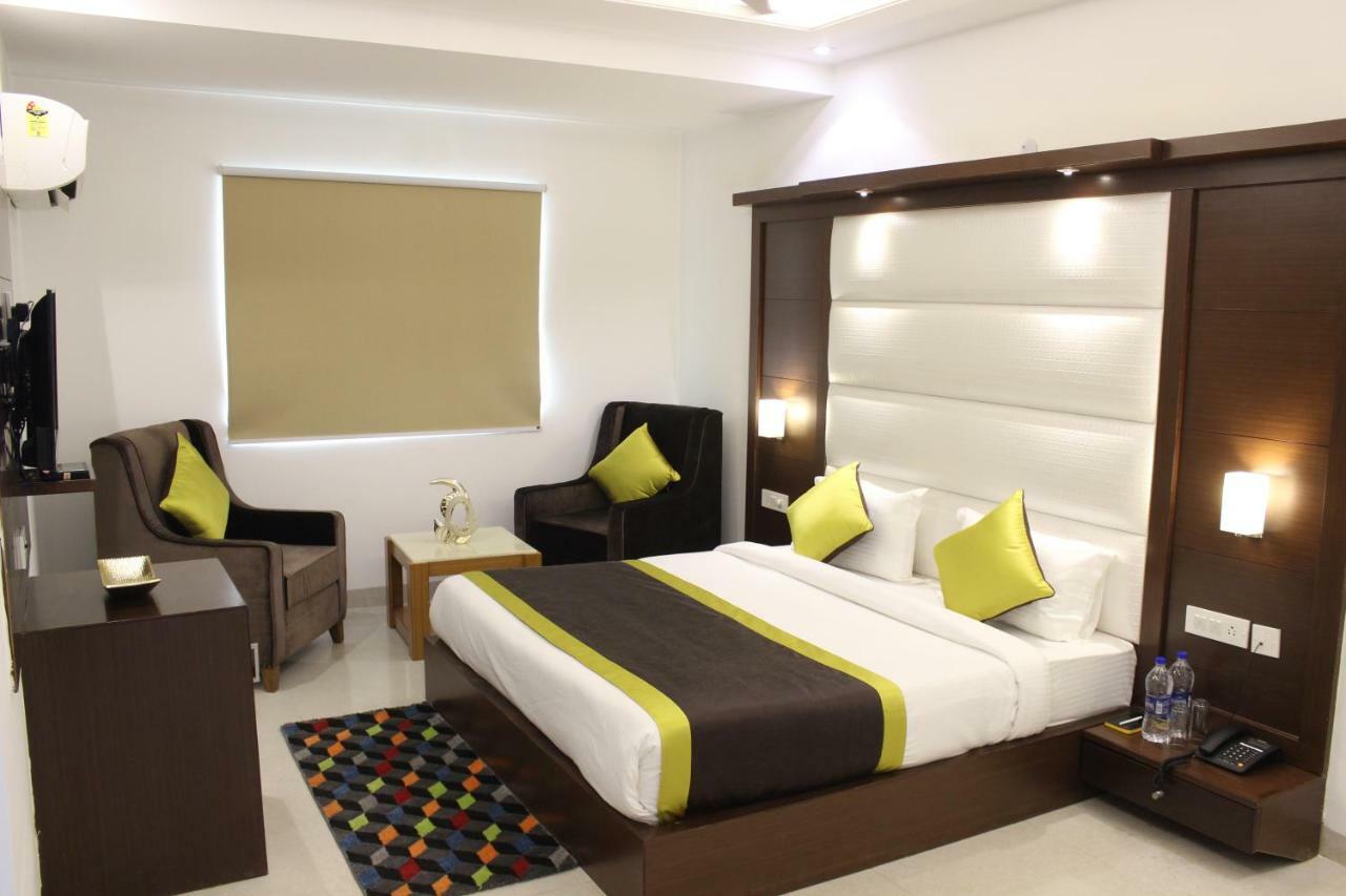 Hotel Star By Star Group- Near Delhi Airport Új-Delhi Kültér fotó