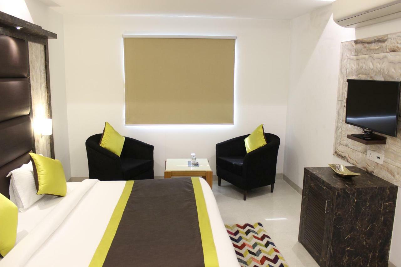 Hotel Star By Star Group- Near Delhi Airport Új-Delhi Kültér fotó