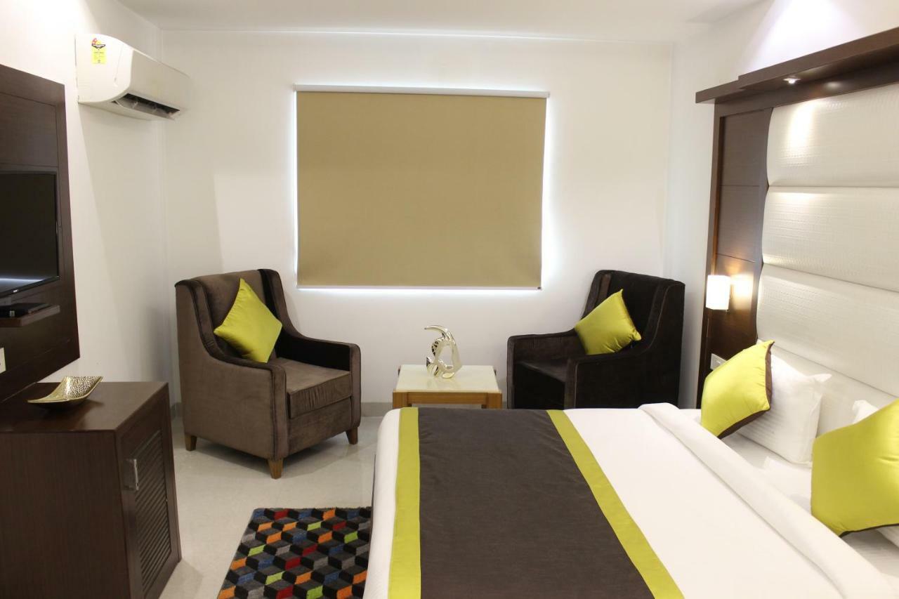 Hotel Star By Star Group- Near Delhi Airport Új-Delhi Kültér fotó