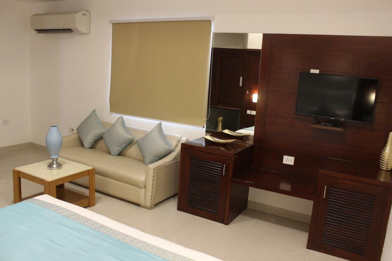 Hotel Star By Star Group- Near Delhi Airport Új-Delhi Kültér fotó