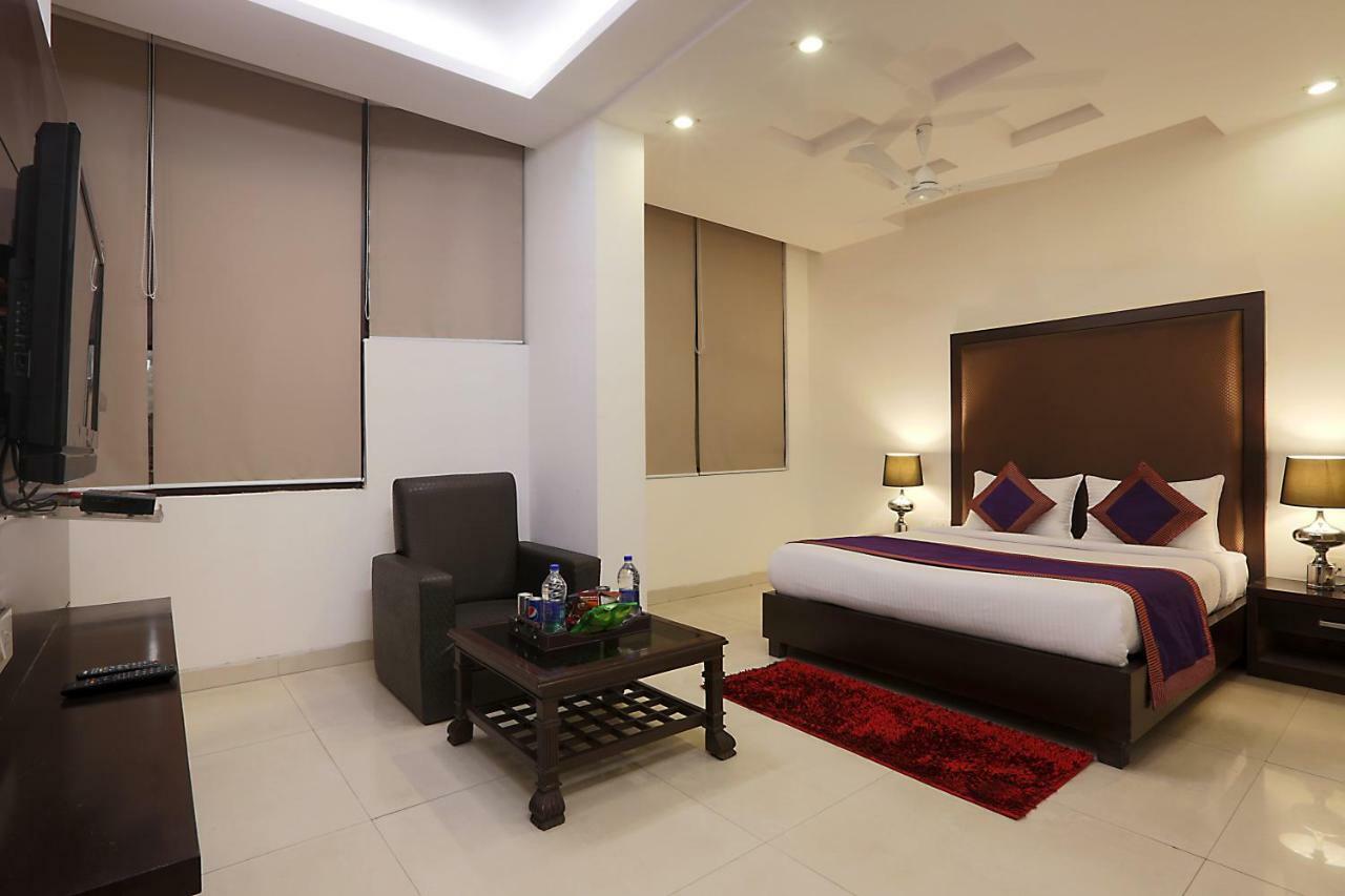 Hotel Star By Star Group- Near Delhi Airport Új-Delhi Kültér fotó
