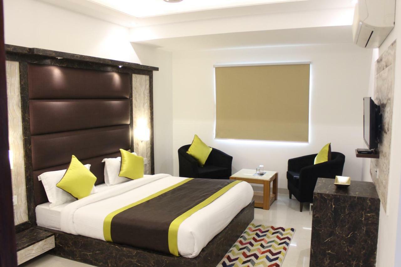 Hotel Star By Star Group- Near Delhi Airport Új-Delhi Kültér fotó
