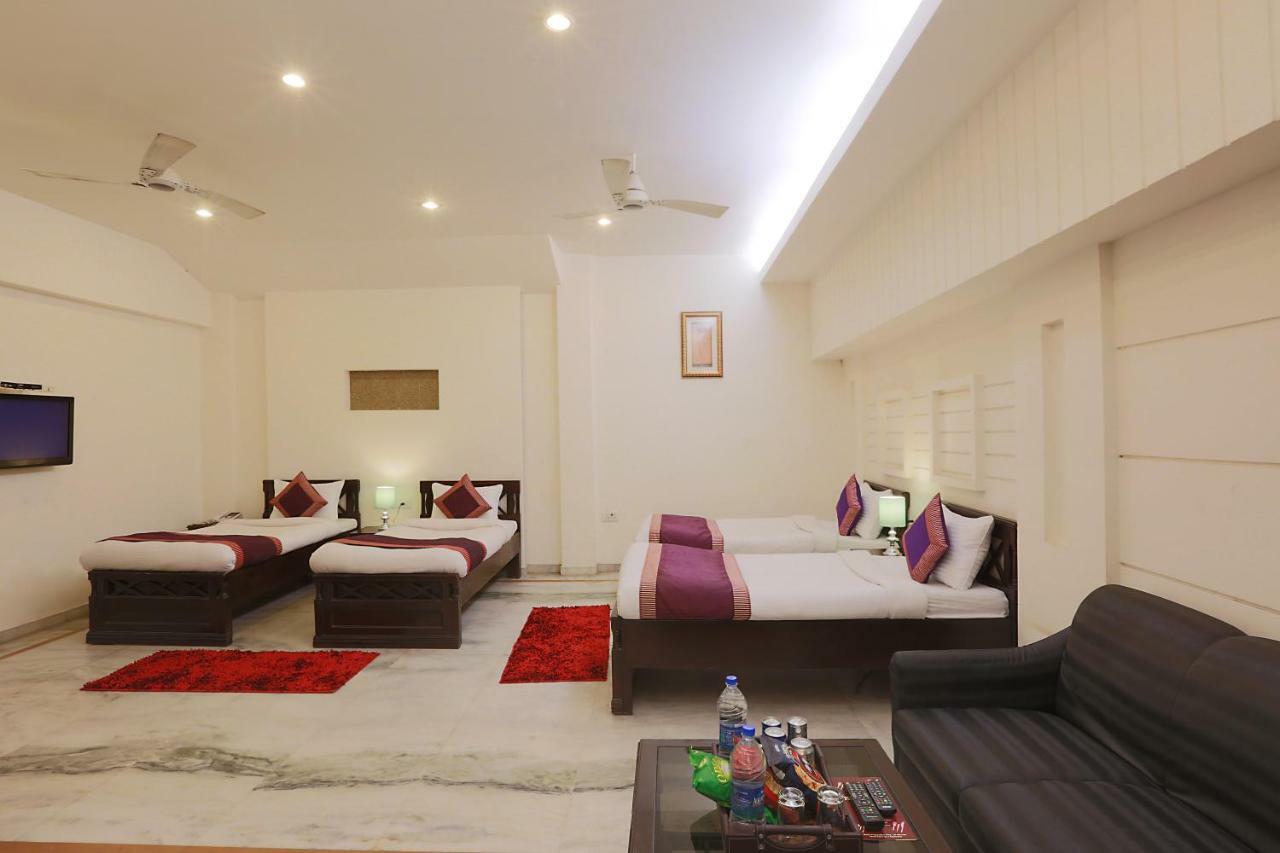 Hotel Star By Star Group- Near Delhi Airport Új-Delhi Kültér fotó
